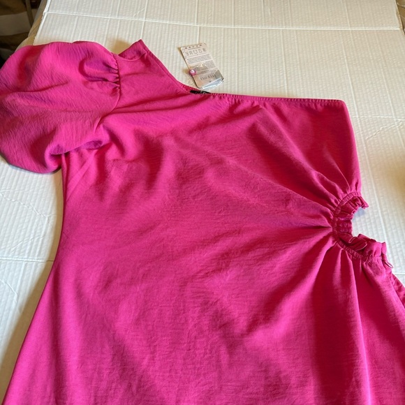 One shoulder puff sleeve cocktail dress size medium - Picture 2 of 5